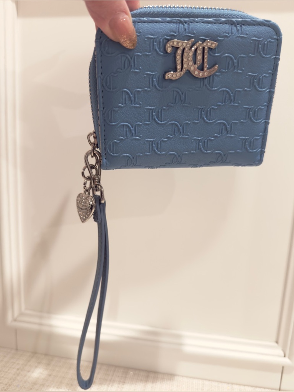 ✨🩵 Juicy Couture That Bling Blue Heritage Embossed Small Wristlet Wallet - Picture 7 of 15